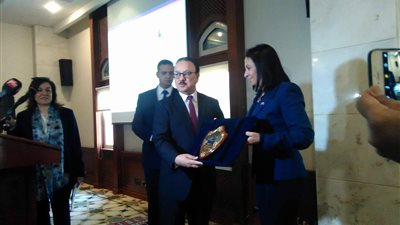 وزير الاتصالات: نهتم بتوعية وتدريب الفتيات والسيدات