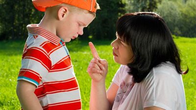 3 سلوكيات تربوية سلبية تؤثر على ذكاء طفلك