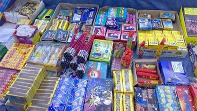 ضبط صاحب محل بحوزته كمية من الألعاب النارية بقنا