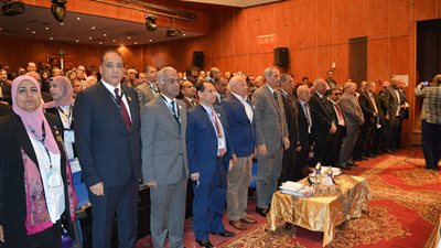 محافظ بورسعيد: قصور تربية الطلاب لابتعادهم عن المدرسة والمسجد والكنيسة