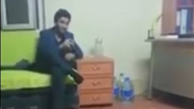 بالفيديو.. رد فعل شابين تجاه مقلب مرعب نفذه صديقهما