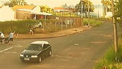 لحظة مقتل رجل أمام زوجته وابنه في شجار عائلي (فيديو)