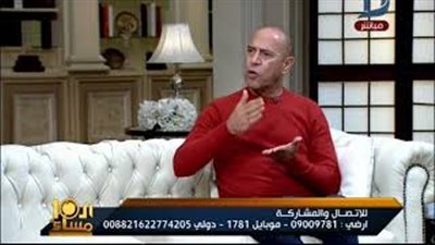 أشرف عبد الباقي يسخر من أحمد الفيشاوي: «أنت قدمت مسرح قبل كده»