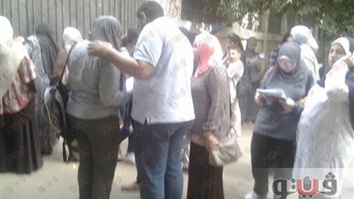 بالصور.. قلق بين الطالبات وأولياء الأمور أمام لجان «الزمالك»