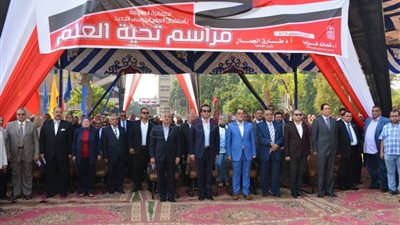 أبرز 6 مشاهد بالجامعات في أول 72 ساعة من الدراسة.. جامعات الصعيد تستقبل وزير التعليم العالي.. الخشت يشارك طلاب «القاهرة».. الزقازيق تلغي إجازة السبت للعاملين.. و«حلوان» تقي طلابها 