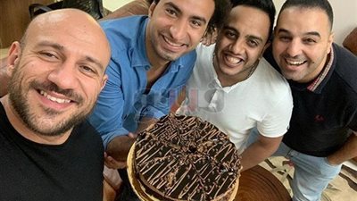 على ربيع وأوس أوس يحتفلان بعيد ميلاد أحمد مكي في منزله