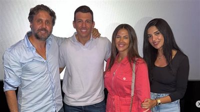 دنيا سمير غانم تنشر صورا أثناء مشاهدة فيلمها الجديد 