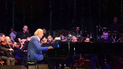 بالصور.. عمر خيرت يتألق بأروع مقطوعاته في حفله بجامعة القاهرة