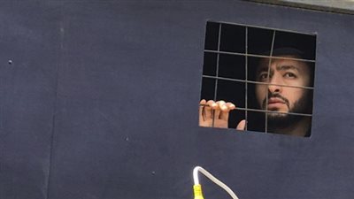 حمادة هلال ينشر صورة من كواليس مسلسل «قانون عمر»