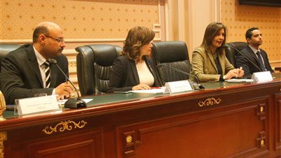 وزير الهجرة تشارك في اجتماع لجنة السياحة بالبرلمان