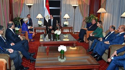 السيسي يلتقي رئيس البنك الدولي ومديرة صندوق النقد.. يبحث تعزيز التعاون.. يستعرض تنفيذ برنامج الإصلاح الاقتصادي.. يستشهد بالمشروعات العملاقة.. وتهيئة مناخ الأعمال وجذب مزيد من الاستثمارات