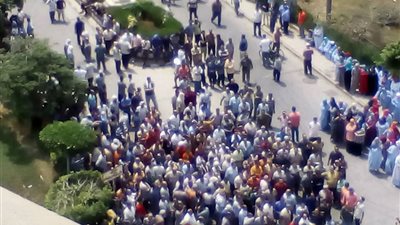 عمال «غزل المحلة» يواصلون إضرابهم لليوم الثالث عشر