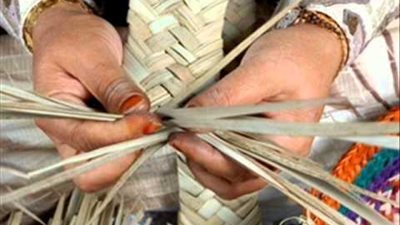 «الحرف اليدوية»: حل مشكلات قرية الفخارين