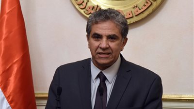 تفاصيل اجتماع الوداع بين وزير البيئة والعاملين بالوزارة