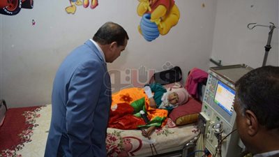 رئيس جامعة سوهاج يتفقد أقسام المستشفى الجامعي (صور)