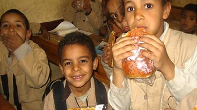 اتفاقية تعاون بين مصر وبرنامج الغذاء العالمي حول تغذية تلاميذ المدارس