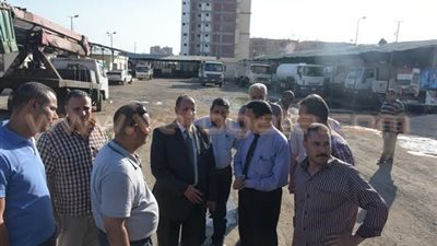 بالصور.. محافظ البحيرة يتفقد المعدات المستخدمة في «أسبوع النظافة»