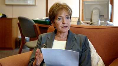 أحد قدامى المذيعين: المرتبات الباهظة بهيئة الإذاعة البريطانية مسألة محرجة