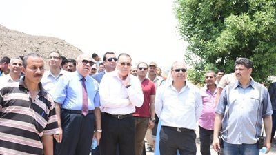 جولة مفاجئة لمحافظ الشرقية بمركز أبو حماد