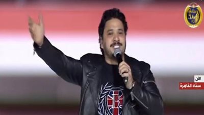 مصطفى حجاج يشعل الأجواء في استاد القاهرة بأغنية 