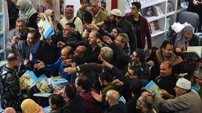 أبرز 10 كتب يفضل الآباء شراءها لأبنائهم بمعرض الكتاب | صور