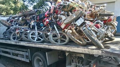 ضبط 17 من ممارسي البلطجة وحجز 450 دراجة نارية بالمحافظات