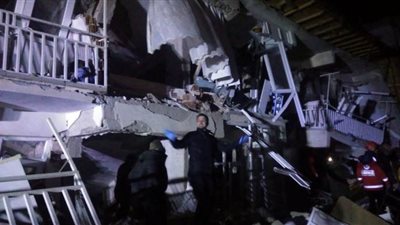 ارتفاع حصيلة ضحايا زلزال شرق تركيا إلى 19 قتيلا و922 مصابا