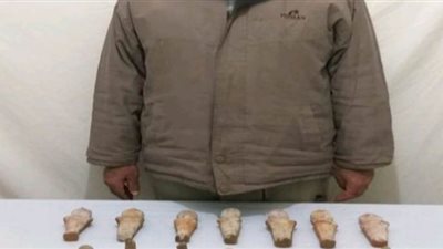 القبض على مدرس لحيازته 40 قطعة أثرية قبل بيعها في أسيوط