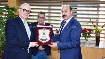 محافظ أسوان يلتقى بالسفير الإيطالي