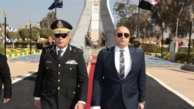 محافظ بني سويف يضع أكليل الزهور على النصب التذكاري لشهداء الشرطة | صور