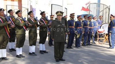 محافظ سوهاج ومدير الأمن يضعان أكاليل الزهور على النصب التذكاري لشهداء الشرطة