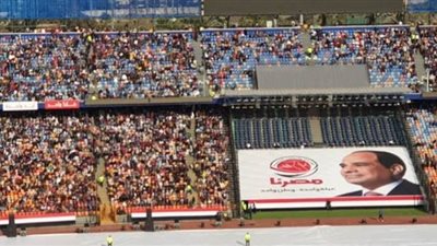 الأغانى الوطنية وهتاف تحيا مصر تهز أركان استاد القاهرة فى الاحتفال بعيد الشرطة