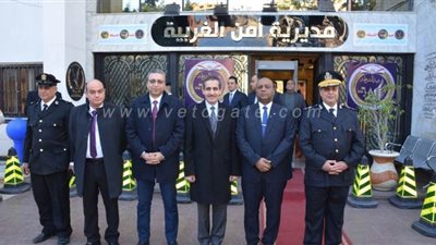 محافظ الغربية يضع إكليل الزهور على النصب التذكاري خلال الاحتفال بعيد الشرطة