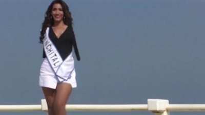 عارضة أزياء بدون ذراعين تعلن مشاركتها في مسابقة ملكة الجمال| صور