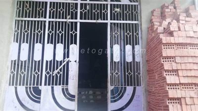 جيران المعلمة التي ألقت بطفليها من الطابق الخامس: زوجها إخواني وهارب إلى تركيا