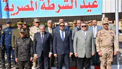 محافظ الدقهلية يضع إكليل الزهور علي النصب التذكاري للشهداء خلال احتفالات عيد الشرطة