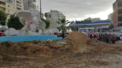 حي العجمي بالإسكندرية يبدأ توسع ميدان العروسة بالهانوفيل | صور