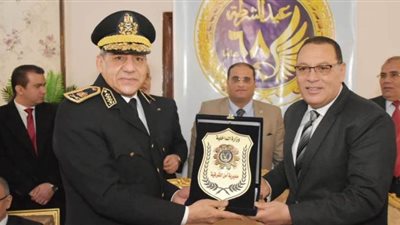 محافظ الشرقية: 25 يناير سيظل رمزا للبطولة والفداء (صور)