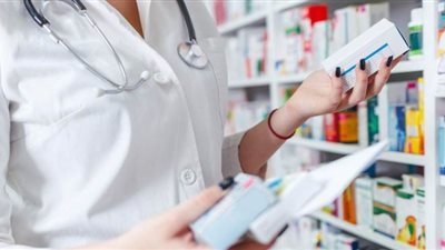 45 ألف صيدلي في الشارع.. 