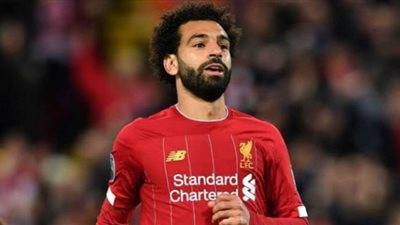 محمد صلاح يظهر بجوار عين من الشمع
