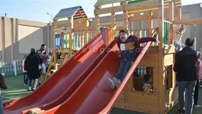 الأطفال يستمتعون بالملاهي داخل معرض الكتاب| صور