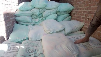 ضبط 15 طن دقيق قبل بيعها في السوق السوداء ببني سويف
