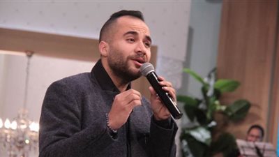 المطرب علي الألفي يكشف حقيقة اعتزاله ورحيله من مصر