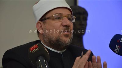 مختار جمعة: الإقبال الكبير على معرض الكتاب يؤكد حيوية الشعب المصري وثقافته| صور