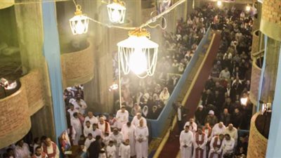 الأنبا مكسيموس يصلي أول قداس في كنيسة النزهة ٢ الجديدة