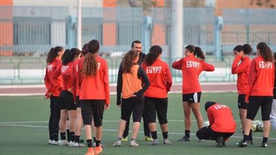 منتخب الكرة النسائية يدخل معسكرا مغلقا استعدادا لمواجهة المغرب