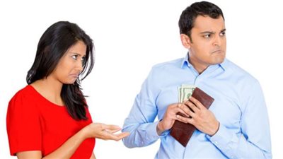 حكم الشرع فى أخذ الزوجة من مال زوجها