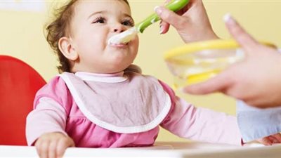 3 خطوات بسيطة تسهل عملية فطام الطفل