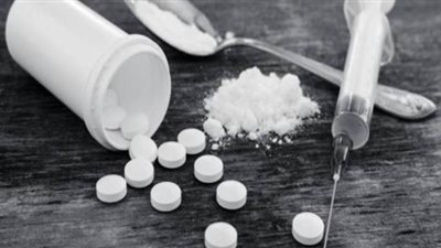 حبس سائق توك توك لتجارته في البانجو والأقراص المخدرة