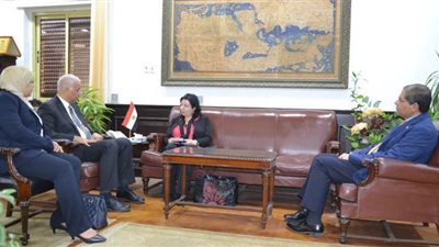 رئيس جامعة الإسكندرية يناقش مع مدير الهيئة الألمانية للتبادل الأكاديمي تعزيز التعاون